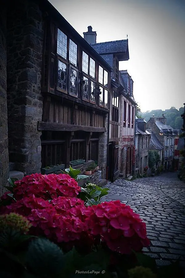 Chambres D'Hotes Logis Du Jerzual Динан Франция